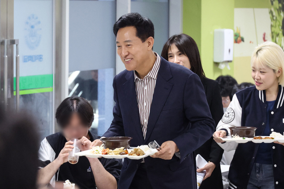 홍대 찾은 오세훈 서울시장