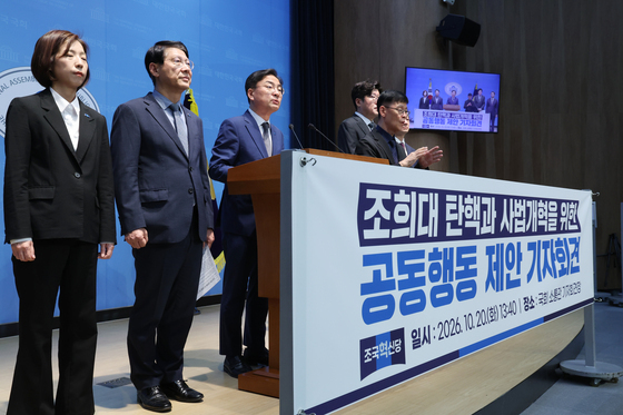 조희대 대법원장 탄핵 공동행동 제안 기자회견하는 신장식 대표