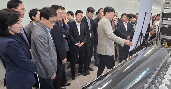 구미 반도체 기업 CMTX 방문한 국회 산자위원들