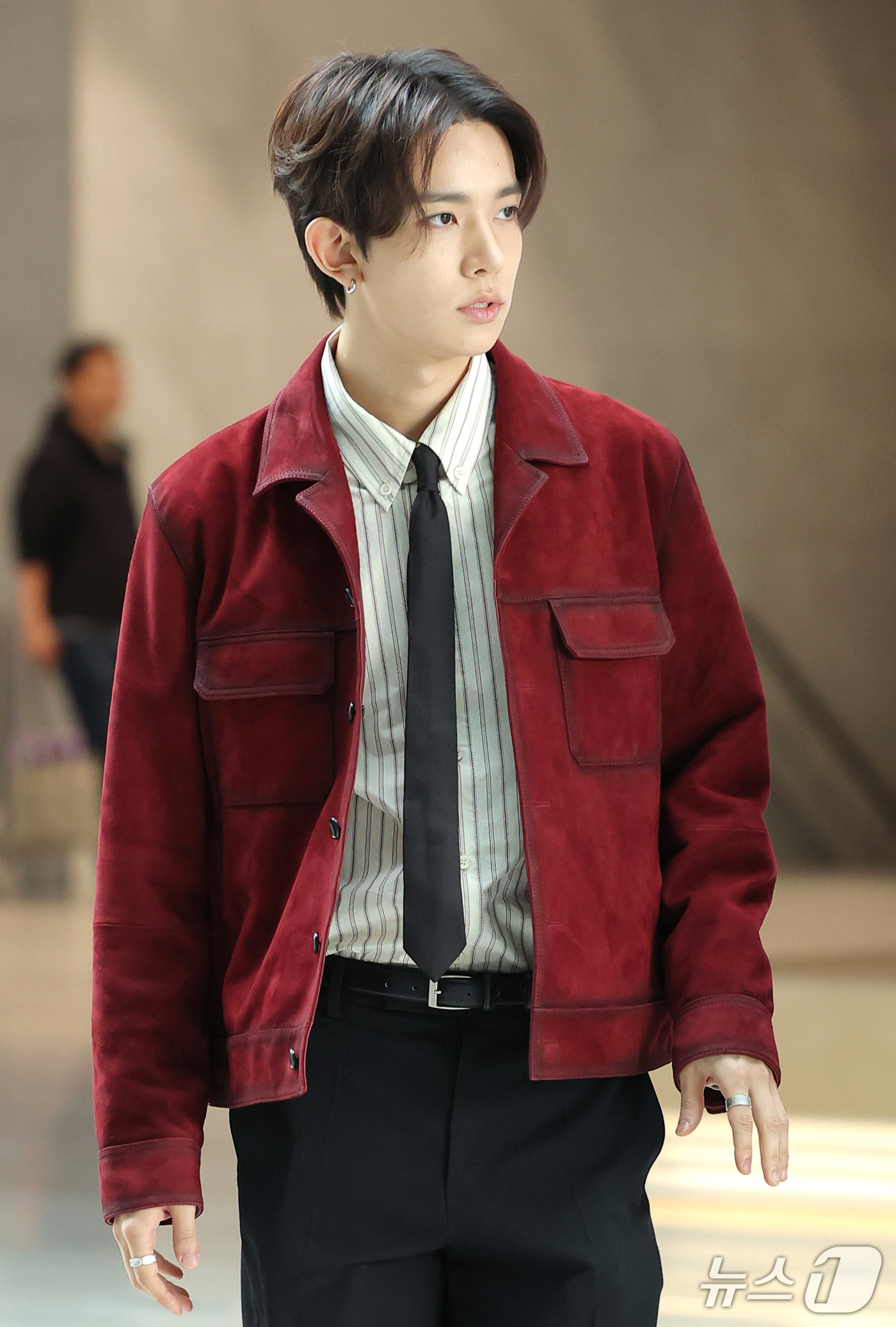 (서울=뉴스1) 권현진 기자 = 가수 에반(희승)이 촬영을 위해 20일 오후 서울 양천구 SBS목동에 도착해 스튜디오로 이동하고 있다. 2026.10.20/뉴스1