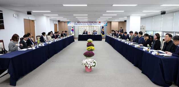 베트남 타인호아성 방문단 충남도의회 방문…교류 활성화 논의