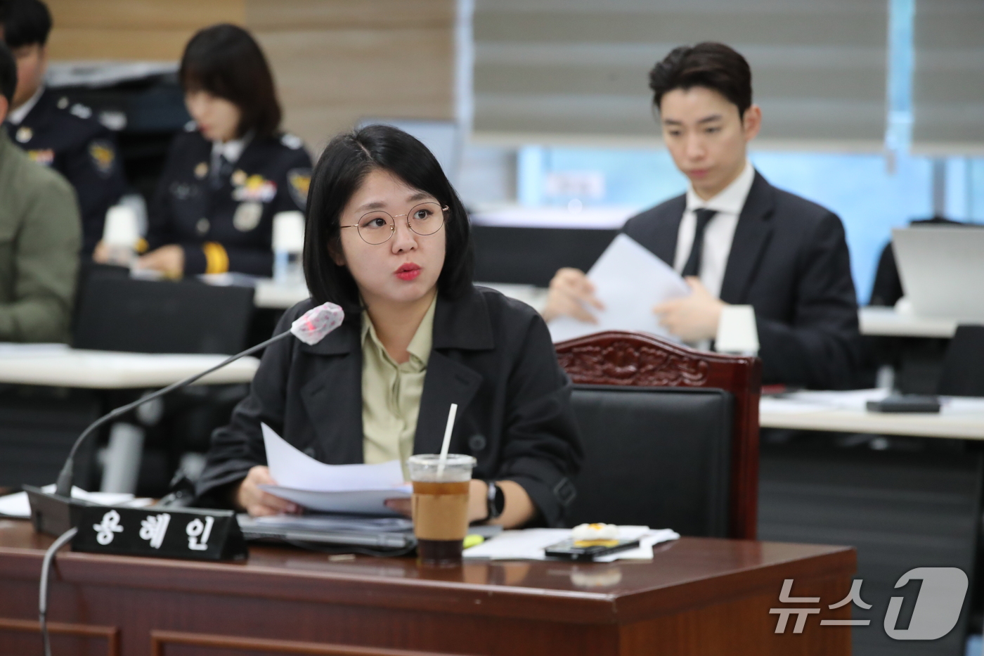 (안동=뉴스1) 신성훈 기자 = 용혜인 기본소득당 의원이 20일 오후 경북 안동 풍천면 경북경찰청에서 열린 국회 행정안전위원회(행안위)의 2026년도 국정감사에서 박헌수 경북경찰청 …