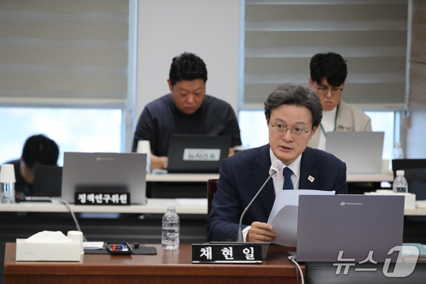 (안동=뉴스1) 신성훈 기자 = 채현일 더불어민주당 의원이 20일 오후 경북 안동 풍천면 경북경찰청에서 열린 국회 행정안전위원회(행안위)의 2026년도 국정감사에서 박헌수 경북경찰 …