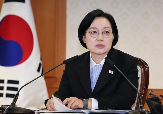 韓총리 "이태원 참사 추모 시설 조성…희생자 추모 위한 재단 설립 지원"