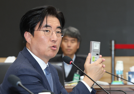 [국감] 음주단속 관련 지적하는 김성회 의원