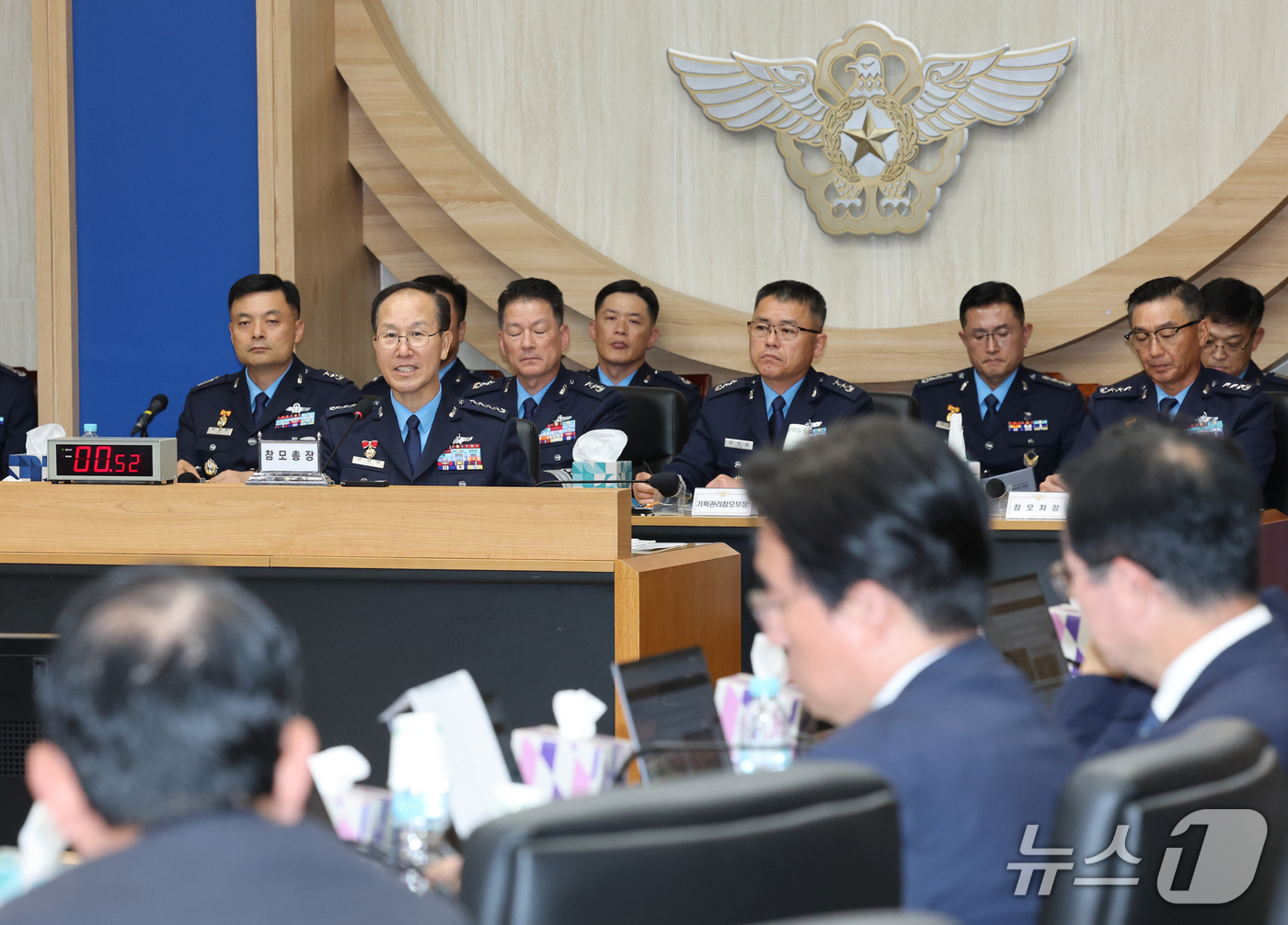 (계룡=뉴스1) 김기태 기자 = 손석락 공군 참모총장이 20일 충남 계룡대에서 열린 국회 국방위원회의 공군본부에 대한 국정감사에서 답변하고 있다. 2026.10.20/뉴스1