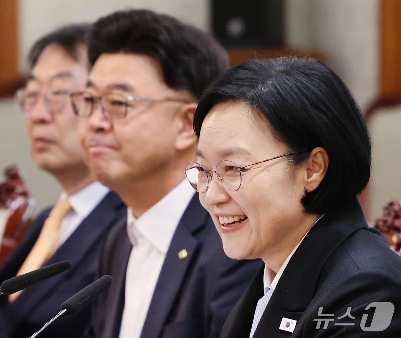 (서울=뉴스1) 이종덕 기자 = 한성숙 국무총리가 20일 서울 종로구 정부서울청사에서 열린 제262차 정부업무평가위원회 회의를 주재하고 있다. 한 총리는 이날 모두 발언에서 부처 …
