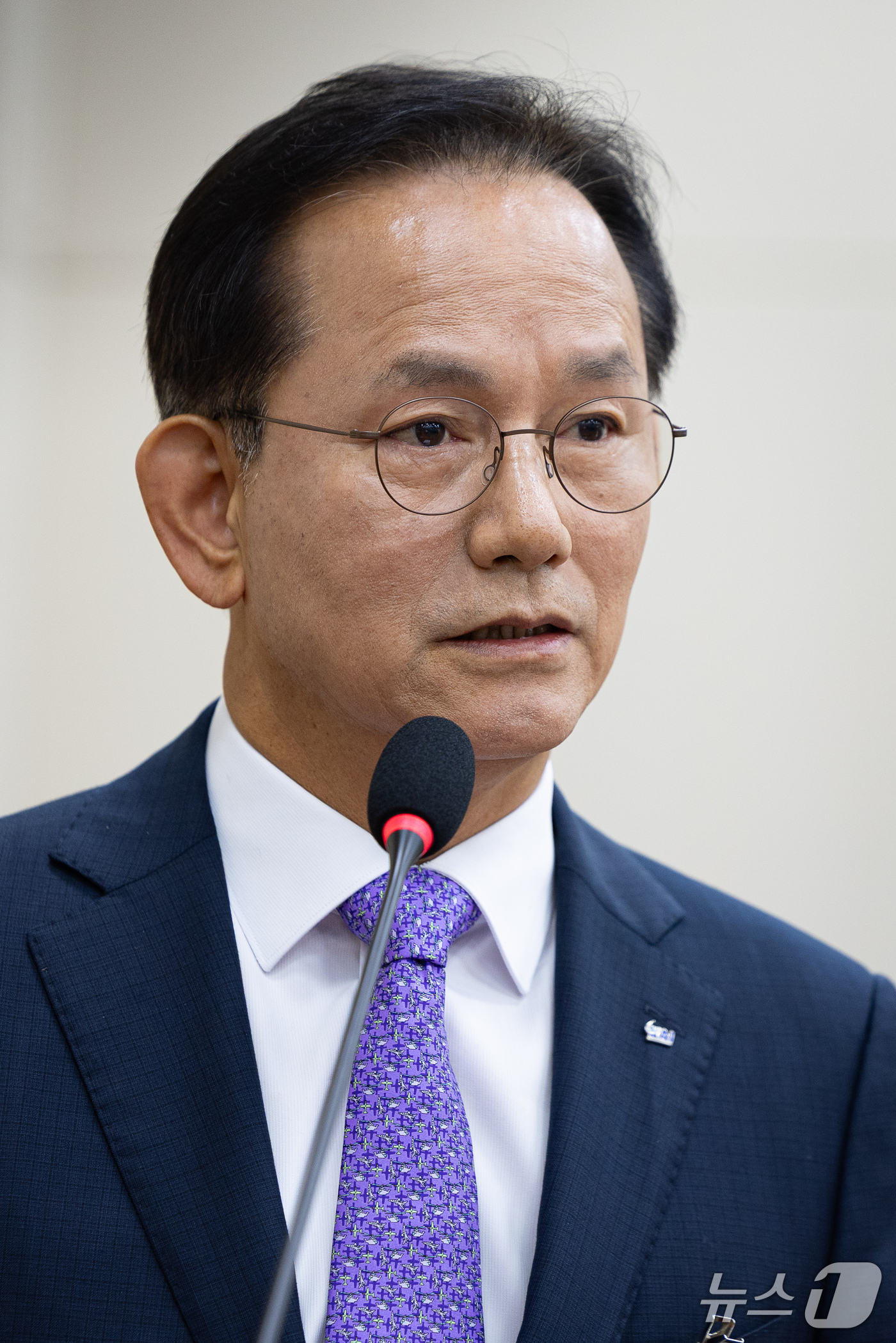 (서울=뉴스1) 유승관 기자 = 김종출 한국항공우주산업(KAI) 대표가 20일 서울 여의도 국회에서 열린 재정경제기획위원회의 한국수출입은행 등에 대한 국정감사에 일반증인으로 출석해 …