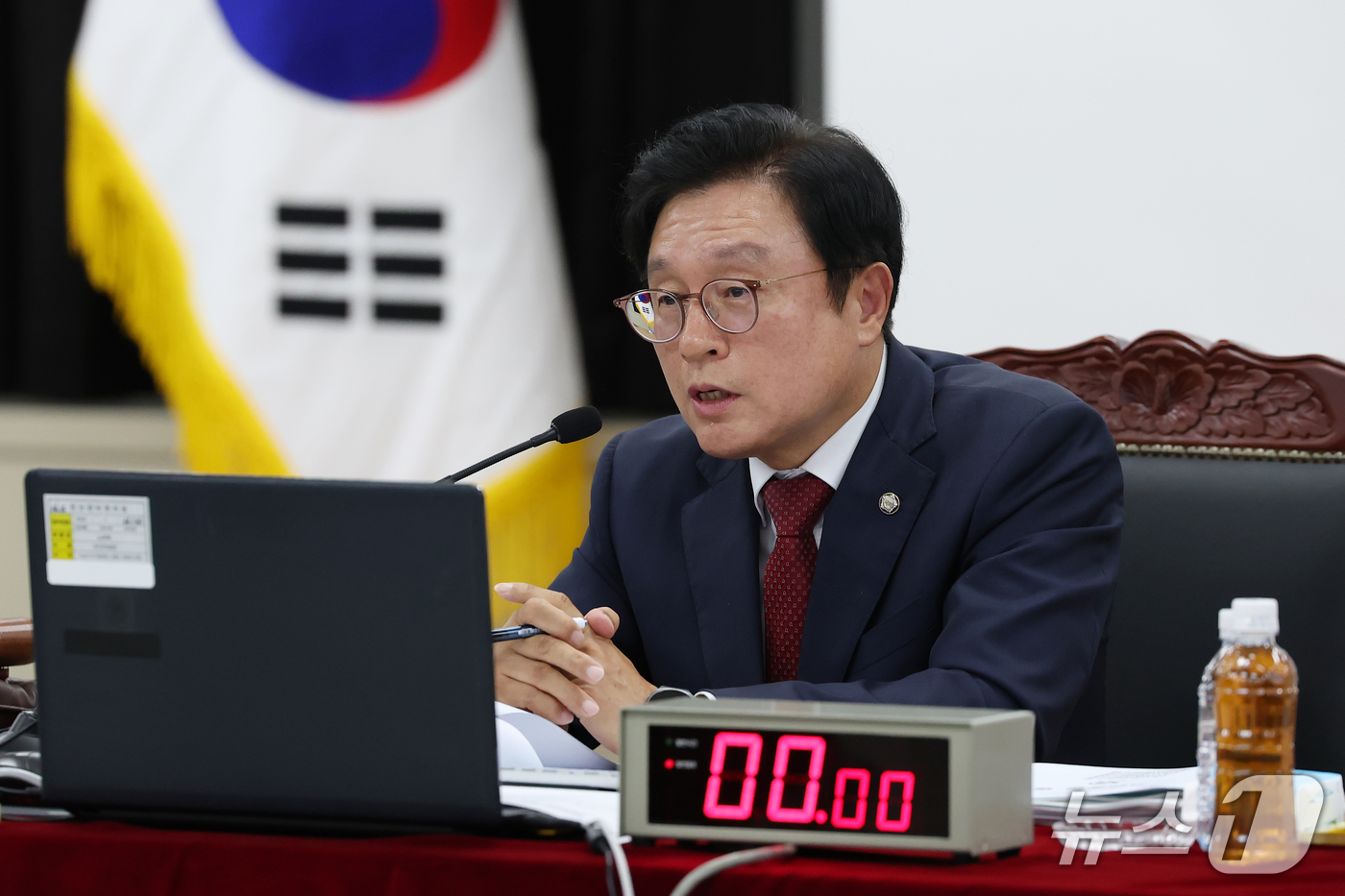 (대구=뉴스1) 공정식 기자 = 박형수 국민의힘 의원(감사반장)이 20일 오후 대구 수성구 범어동 대구광역공소청에서 열린 국회 법제사법위원회(법사위)의 대구·부산광역공소청, 대구· …
