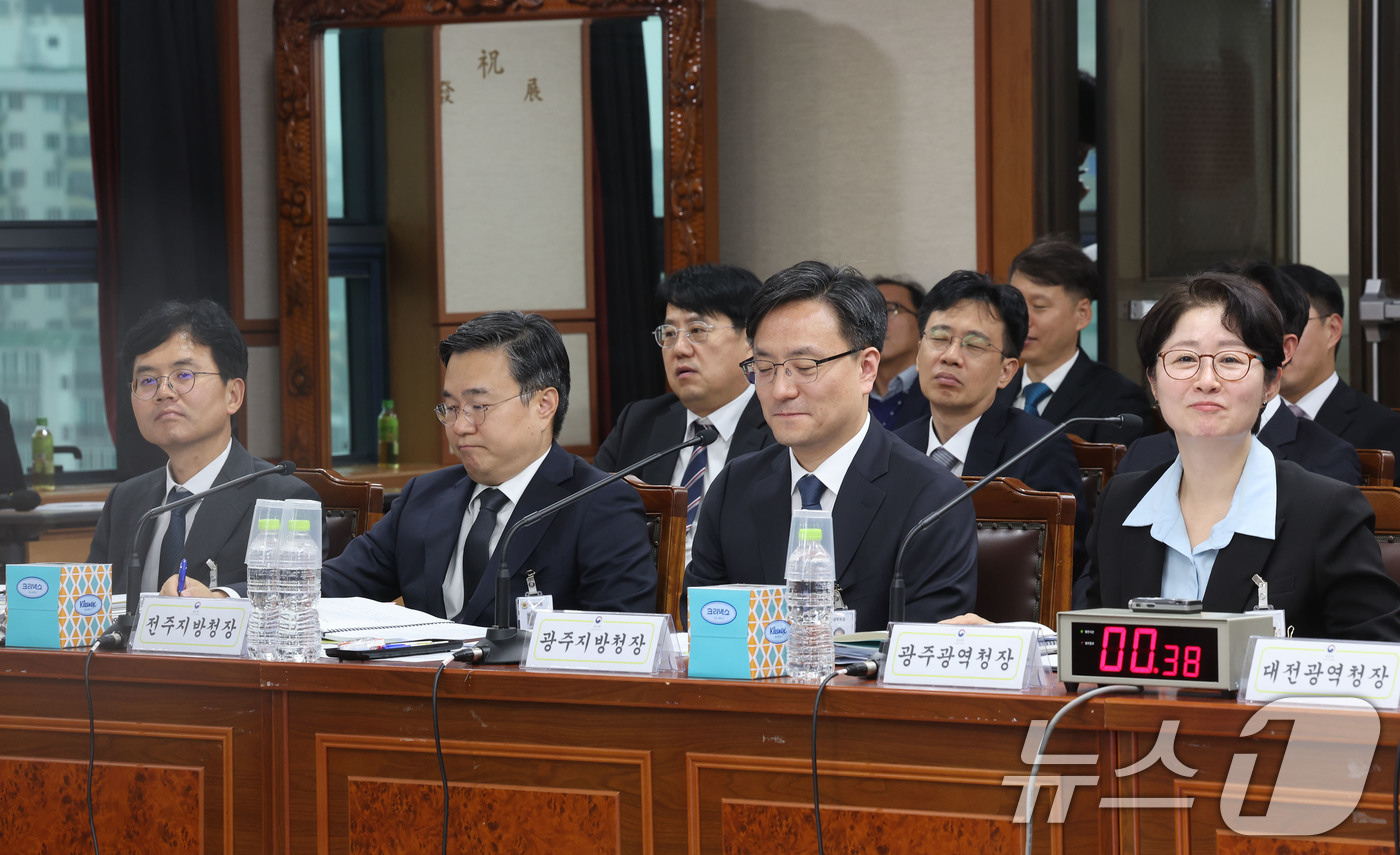 (광주=뉴스1) 박지현 기자 = 20일 전남광주통합특별시 동구 지산동 광주광역공소청에서 국회 법제사법위원회(법사위)의 대전광역·대전지방공소청, 광주광역·광주지방공소청, 청주지방고소 …