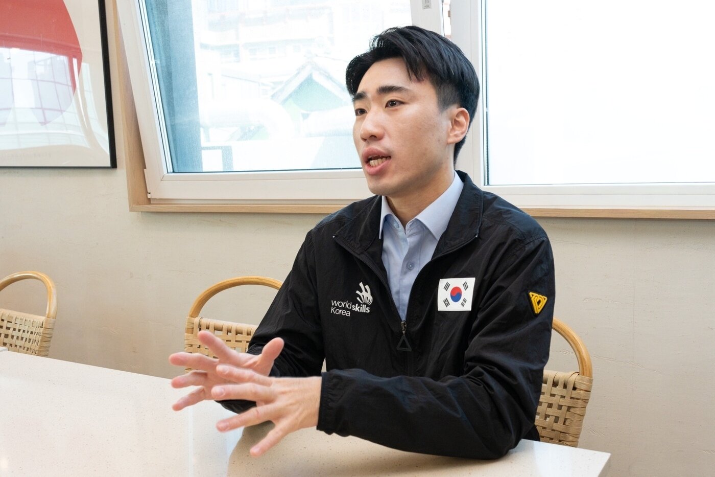 본문 이미지 - LG유플러스 UCube DAX팀 소속 배주혁 기술책임이 훈련 프로그램에 대해 설명하고 있다.(LG유플러스 제공)