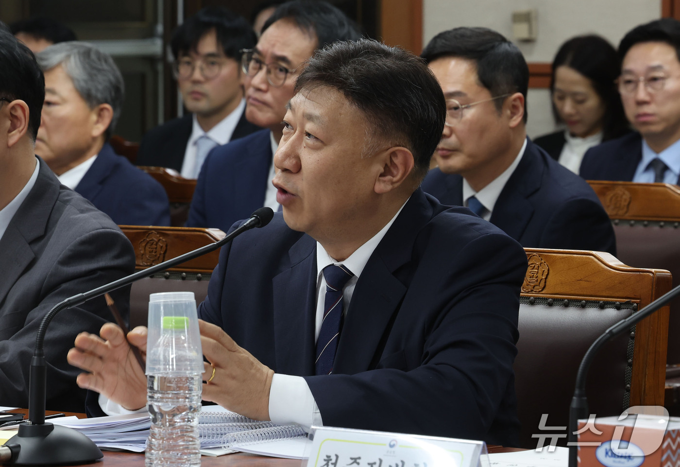 (광주=뉴스1) 박지현 기자 = 김도완 대전지방공소청장이 20일 전남광주통합특별시 동구 지산동 광주광역공소청에서 열린 국회 법제사법위원회(법사위)의 대전광역·대전지방공소청, 광주광 …