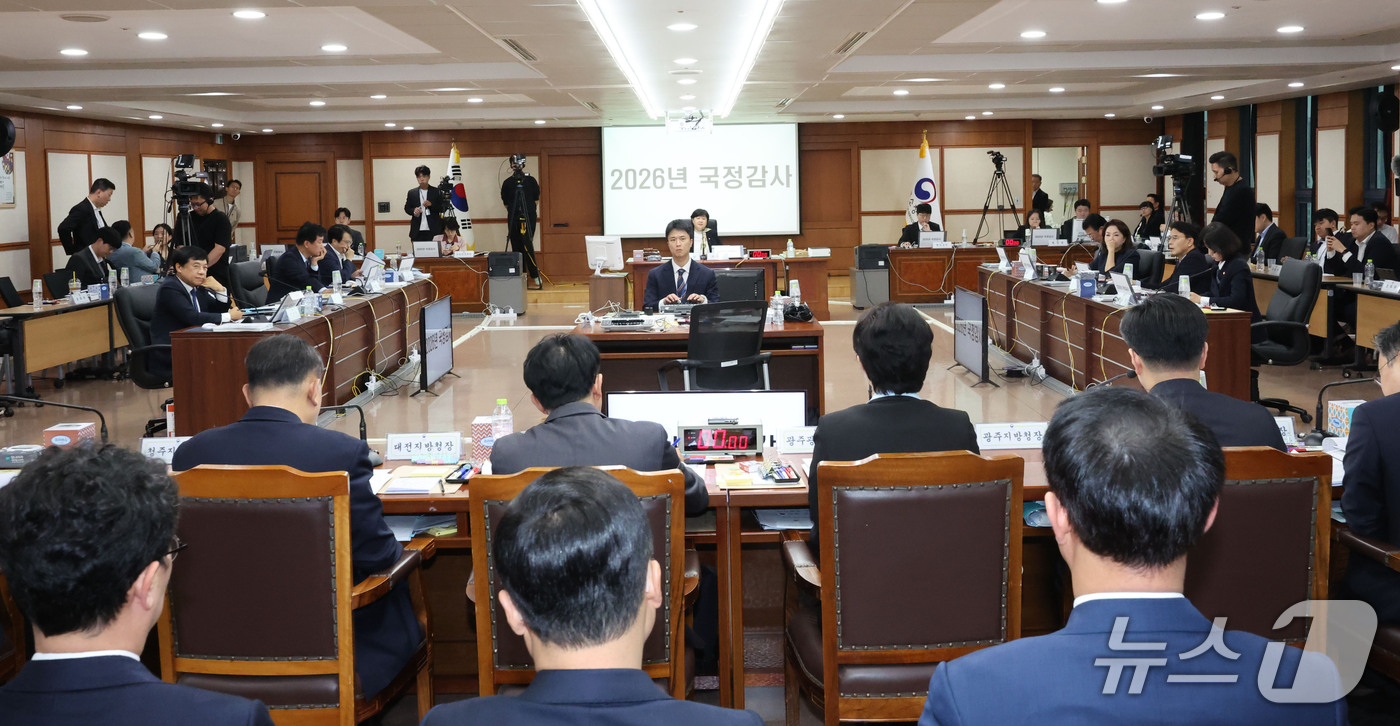 (광주=뉴스1) 박지현 기자 = 20일 전남광주통합특별시 동구 지산동 광주광역공소청에서 열린 국회 법제사법위원회(법사위)의 대전광역·대전지방공소청, 광주광역·광주지방공소청, 청주지 …