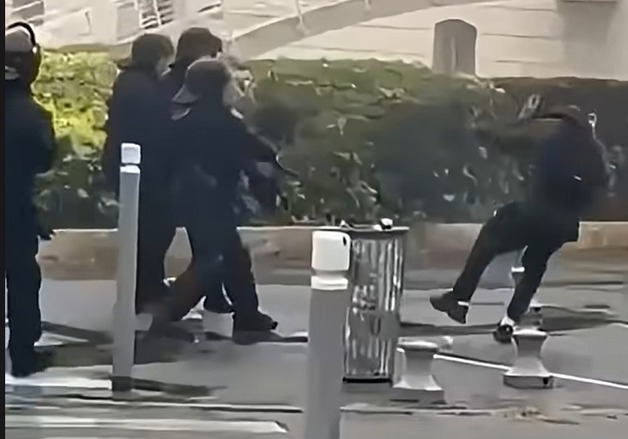 "2m 앞 14세 소년 얼굴에 최루탄 직격"…佛시위 도화선 됐다
