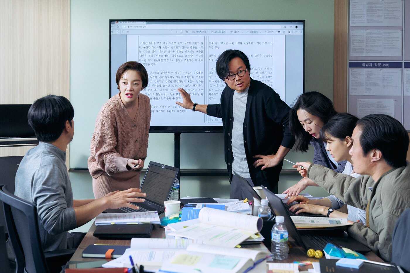 본문 이미지 - '수능, 출제의 비밀' 스틸 컷