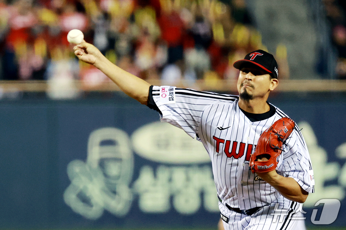 (서울=뉴스1) 이호윤 기자 = 20일 오후 서울 송파구 잠실야구장에서 열린 프로야구 2026 신한 SOL KBO 포스트시즌 준플레이오프 3차전 KIA 타이거즈와 LG 트윈스의 경 …