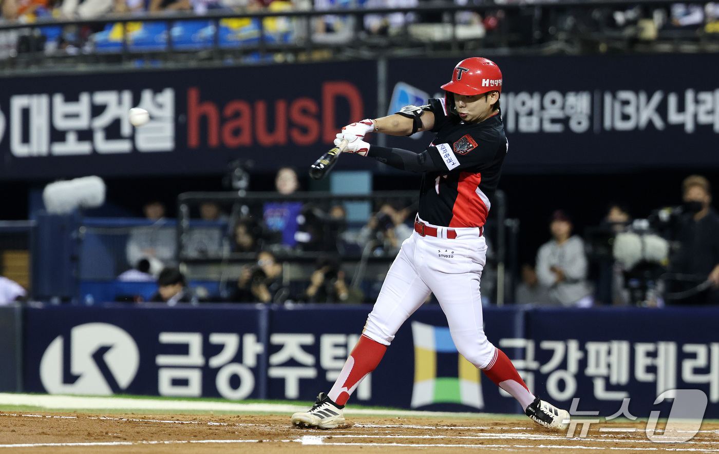 (서울=뉴스1) 박지혜 기자 = 20일 오후 서울 잠실야구장에서 열린 프로야구 2026 신한 SOL KBO 포스트시즌 준플레이오프 3차전 KIA 타이거즈와 LG 트윈스의 경기, 2 …