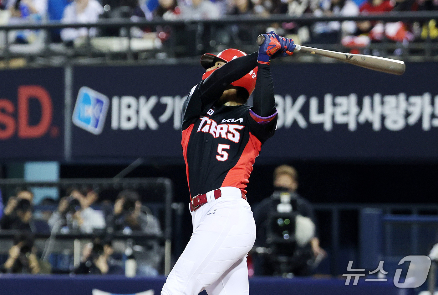 (서울=뉴스1) 박지혜 기자 = 20일 오후 서울 잠실야구장에서 열린 프로야구 2026 신한 SOL KBO 포스트시즌 준플레이오프 3차전 KIA 타이거즈와 LG 트윈스의 경기, 2 …