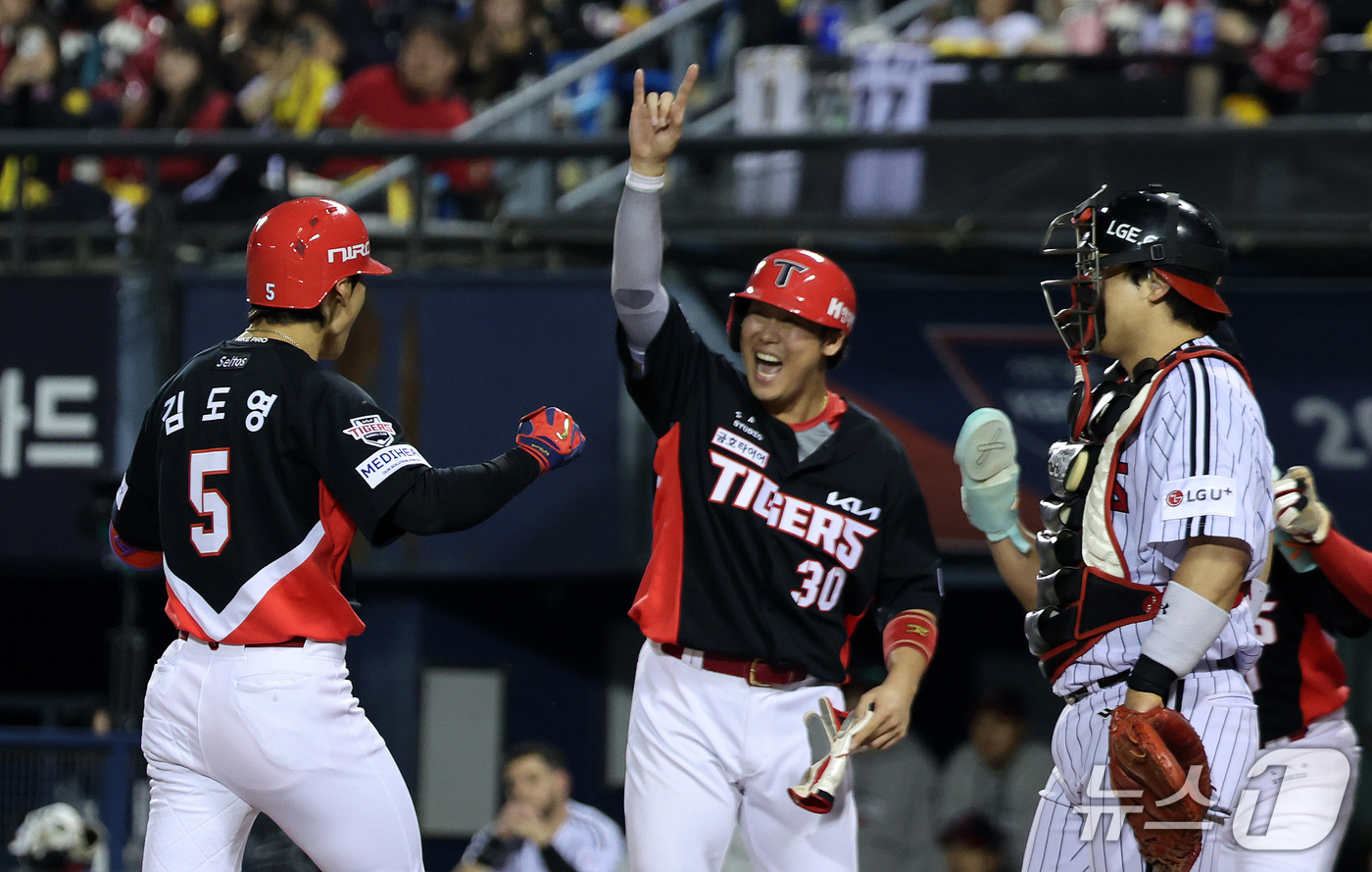 (서울=뉴스1) 박지혜 기자 = 20일 오후 서울 잠실야구장에서 열린 프로야구 2026 신한 SOL KBO 포스트시즌 준플레이오프 3차전 KIA 타이거즈와 LG 트윈스의 경기, 2 …