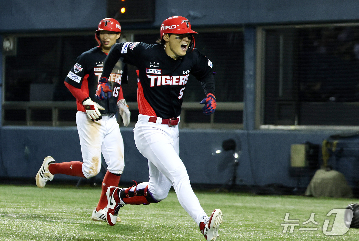 (서울=뉴스1) 박지혜 기자 = 20일 오후 서울 잠실야구장에서 열린 프로야구 2026 신한 SOL KBO 포스트시즌 준플레이오프 3차전 KIA 타이거즈와 LG 트윈스의 경기, 2 …