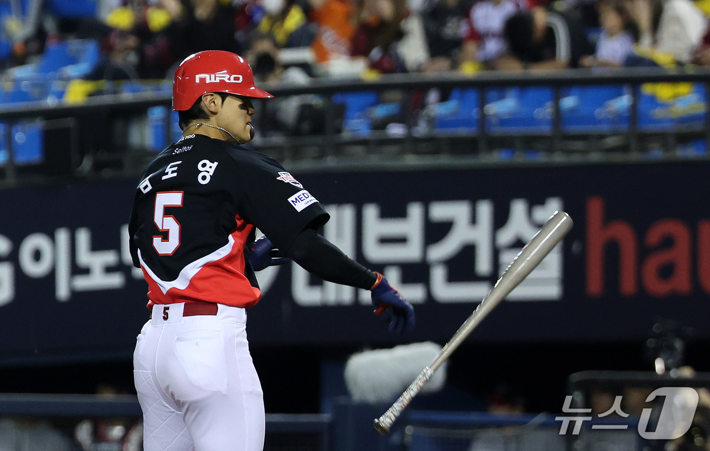 (서울=뉴스1) 박지혜 기자 = 20일 오후 서울 잠실야구장에서 열린 프로야구 2026 신한 SOL KBO 포스트시즌 준플레이오프 3차전 KIA 타이거즈와 LG 트윈스의 경기, 2 …