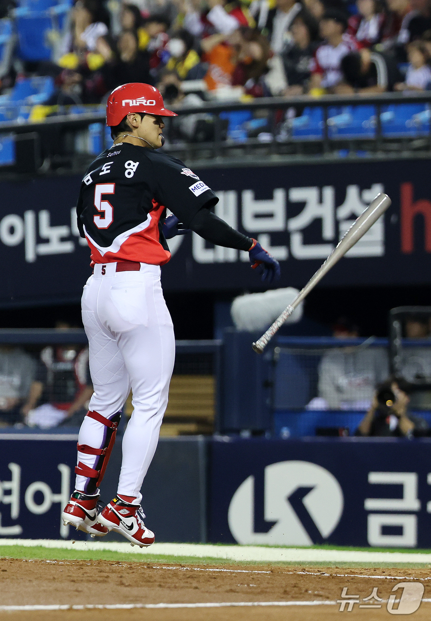 (서울=뉴스1) 박지혜 기자 = 20일 오후 서울 잠실야구장에서 열린 프로야구 2026 신한 SOL KBO 포스트시즌 준플레이오프 3차전 KIA 타이거즈와 LG 트윈스의 경기, 2 …