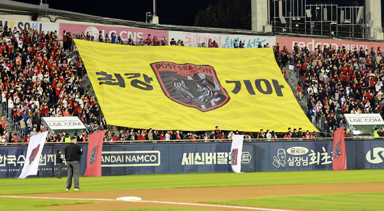 '잠실구장 고별전' 보러 만원 관중 운집…PS 41경기 연속 매진[준PO3]