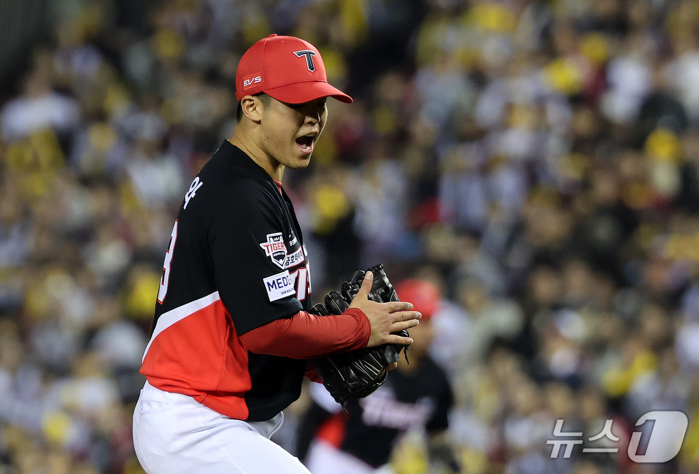 (서울=뉴스1) 박지혜 기자 = 20일 오후 서울 잠실야구장에서 열린 프로야구 2026 신한 SOL KBO 포스트시즌 준플레이오프 3차전 KIA 타이거즈와 LG 트윈스의 경기 2회 …