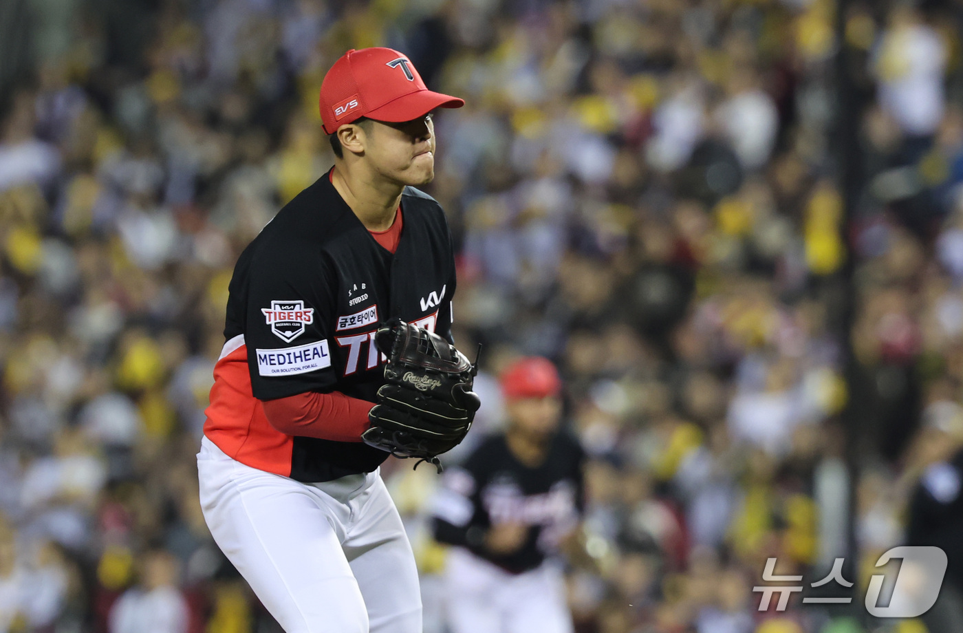 (서울=뉴스1) 박지혜 기자 = 20일 오후 서울 잠실야구장에서 열린 프로야구 2026 신한 SOL KBO 포스트시즌 준플레이오프 3차전 KIA 타이거즈와 LG 트윈스의 경기 2회 …