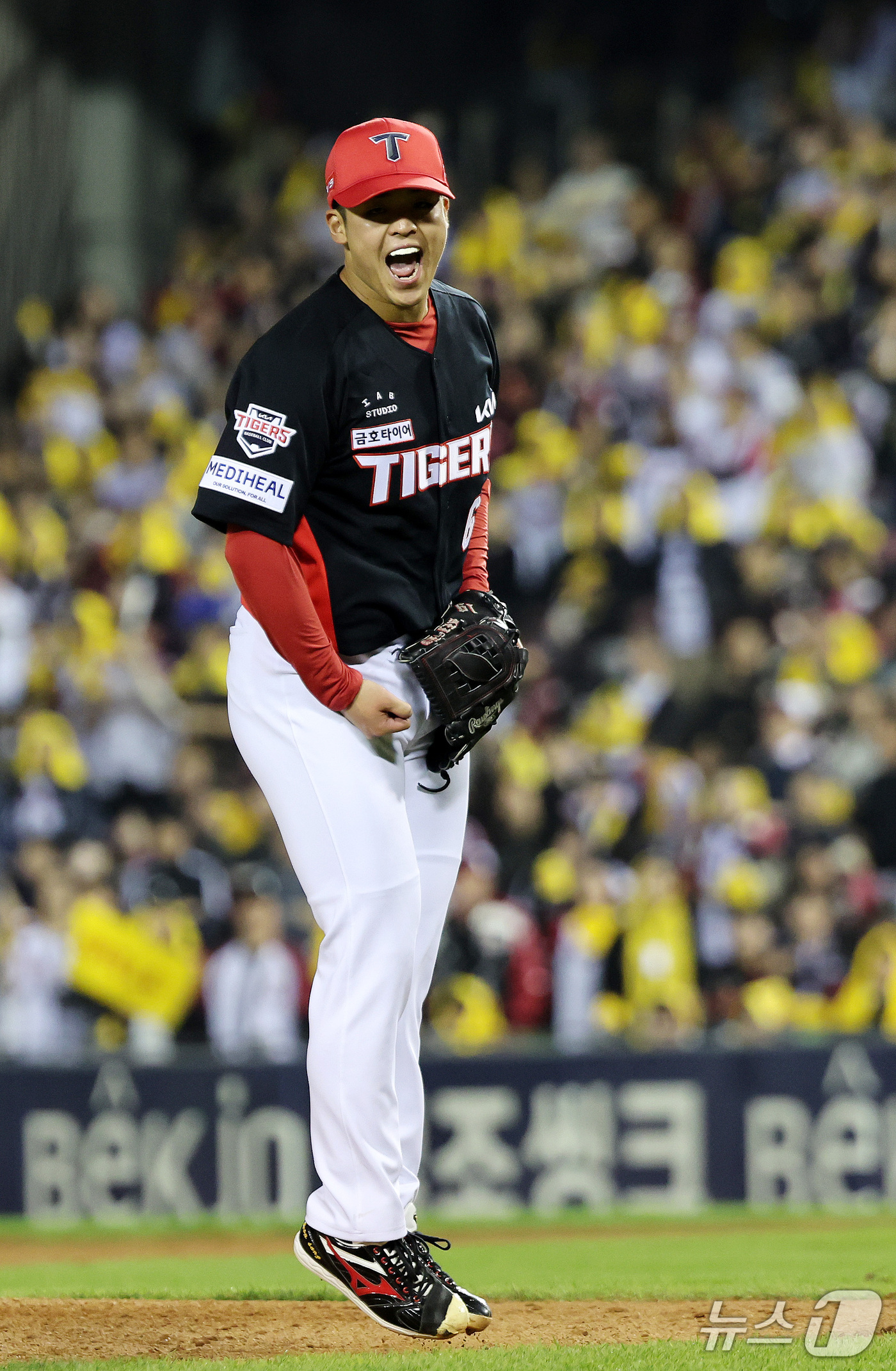 (서울=뉴스1) 박지혜 기자 = 20일 오후 서울 잠실야구장에서 열린 프로야구 2026 신한 SOL KBO 포스트시즌 준플레이오프 3차전 KIA 타이거즈와 LG 트윈스의 경기에서 …