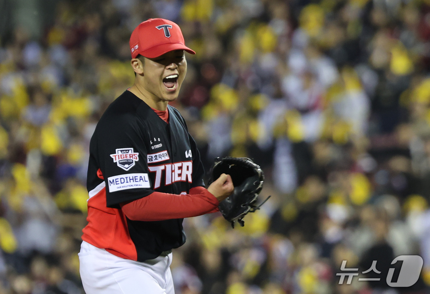 (서울=뉴스1) 박지혜 기자 = 20일 오후 서울 잠실야구장에서 열린 프로야구 2026 신한 SOL KBO 포스트시즌 준플레이오프 3차전 KIA 타이거즈와 LG 트윈스의 경기에서 …