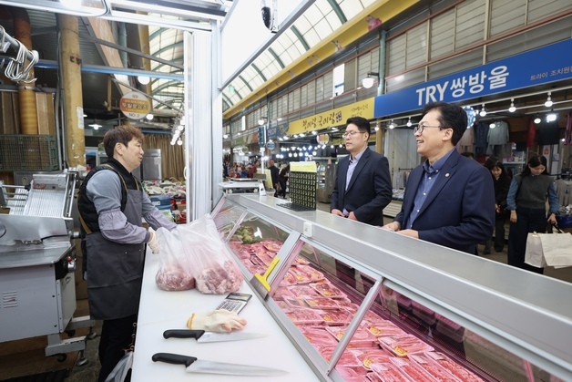 "전통시장 묶음배송 현장 의견 청취"…이병권 차관, 세종시장 방문