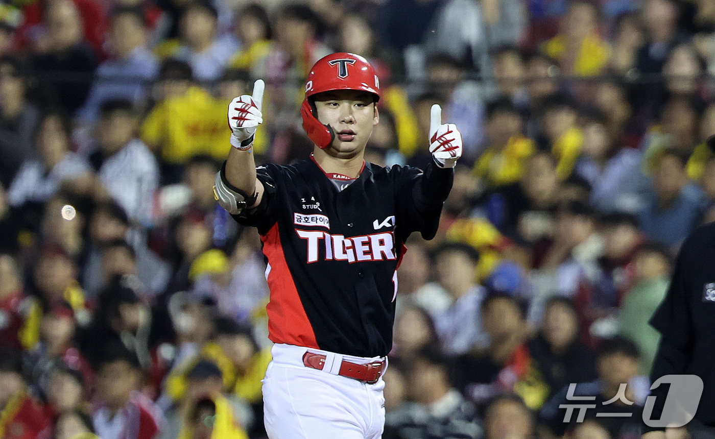 (서울=뉴스1) 박지혜 기자 = 20일 오후 서울 잠실야구장에서 열린 프로야구 2026 신한 SOL KBO 포스트시즌 준플레이오프 3차전 KIA 타이거즈와 LG 트윈스의 경기 5회 …