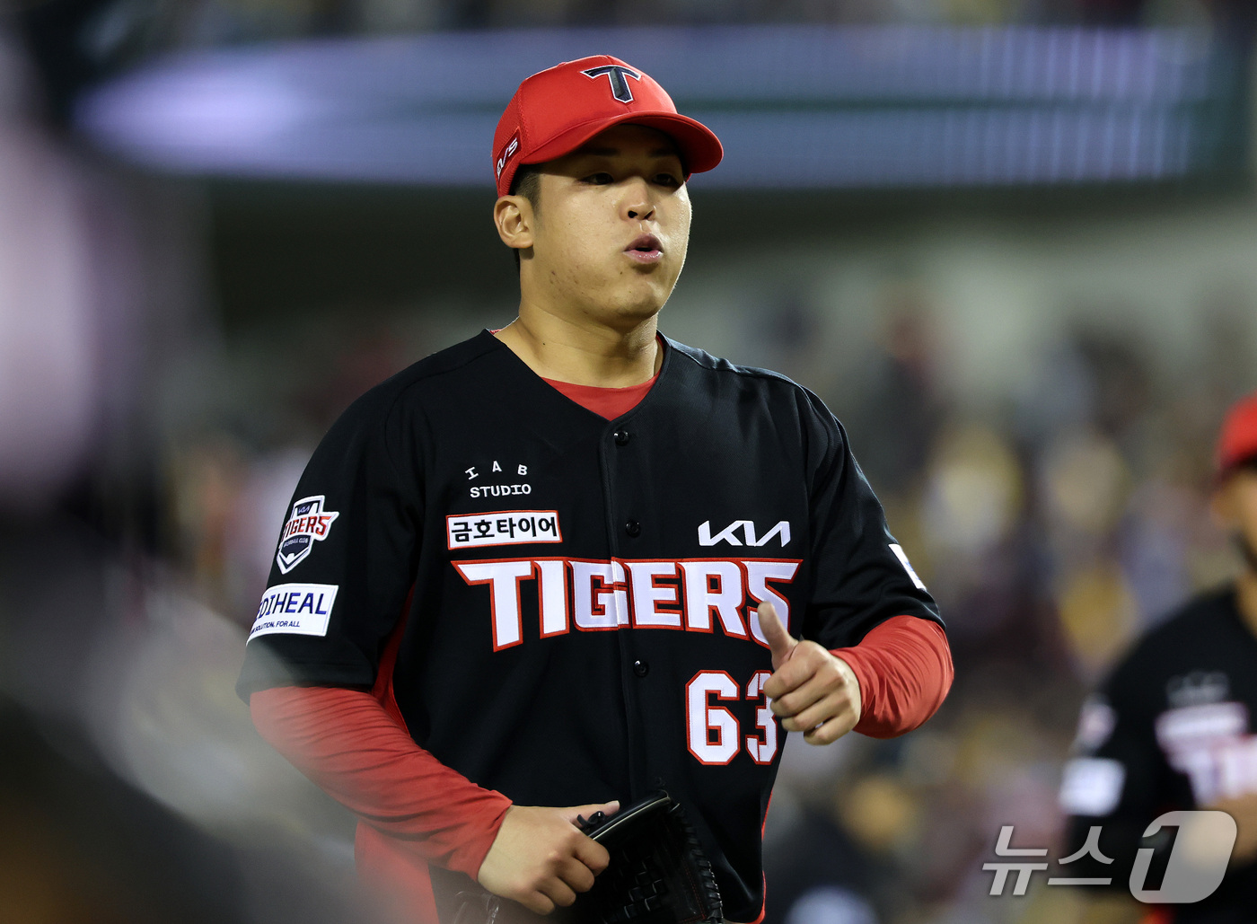 (서울=뉴스1) 박지혜 기자 = 20일 오후 서울 잠실야구장에서 열린 프로야구 2026 신한 SOL KBO 포스트시즌 준플레이오프 3차전 KIA 타이거즈와 LG 트윈스의 경기에서 …