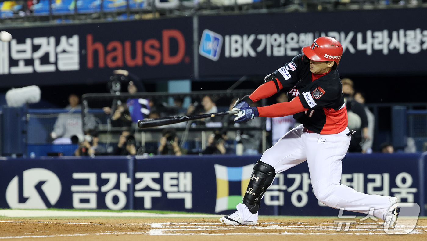 (서울=뉴스1) 박지혜 기자 = 20일 오후 서울 잠실야구장에서 열린 프로야구 2026 신한 SOL KBO 포스트시즌 준플레이오프 3차전 KIA 타이거즈와 LG 트윈스의 경기에서 …