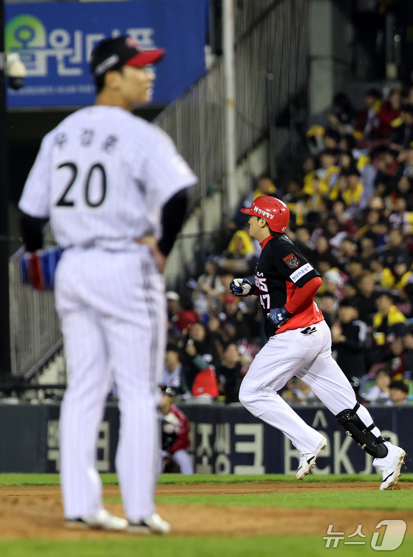 (서울=뉴스1) 박지혜 기자 = 20일 오후 서울 잠실야구장에서 열린 프로야구 2026 신한 SOL KBO 포스트시즌 준플레이오프 3차전 KIA 타이거즈와 LG 트윈스의 경기에서 …