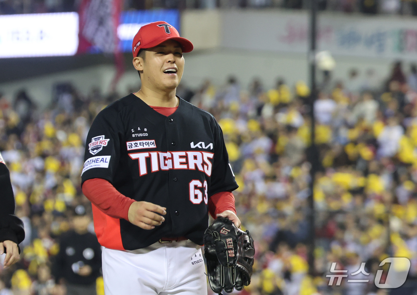 (서울=뉴스1) 박지혜 기자 = 20일 오후 서울 잠실야구장에서 열린 프로야구 2026 신한 SOL KBO 포스트시즌 준플레이오프 3차전 KIA 타이거즈와 LG 트윈스의 경기 6회 …