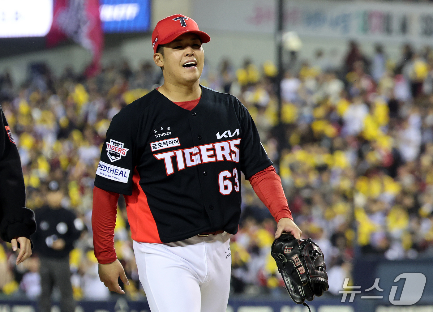 (서울=뉴스1) 박지혜 기자 = 20일 오후 서울 잠실야구장에서 열린 프로야구 2026 신한 SOL KBO 포스트시즌 준플레이오프 3차전 KIA 타이거즈와 LG 트윈스의 경기 6회 …