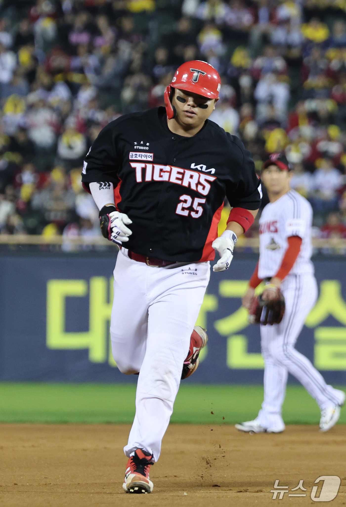 (서울=뉴스1) 박지혜 기자 = 20일 오후 서울 잠실야구장에서 열린 프로야구 2026 신한 SOL KBO 포스트시즌 준플레이오프 3차전 KIA 타이거즈와 LG 트윈스의 경기, 7 …