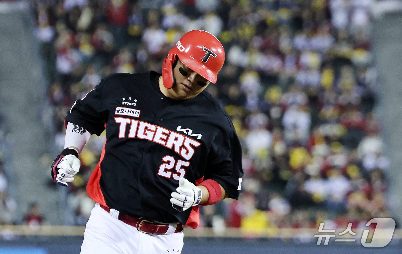 (서울=뉴스1) 박지혜 기자 = 20일 오후 서울 잠실야구장에서 열린 프로야구 2026 신한 SOL KBO 포스트시즌 준플레이오프 3차전 KIA 타이거즈와 LG 트윈스의 경기, 7 …