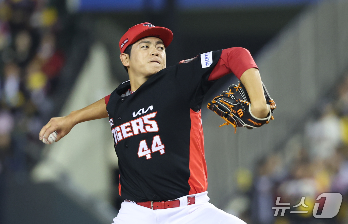 (서울=뉴스1) 박지혜 기자 = 20일 오후 서울 잠실야구장에서 열린 프로야구 2026 신한 SOL KBO 포스트시즌 준플레이오프 3차전 KIA 타이거즈와 LG 트윈스의 경기, 7 …