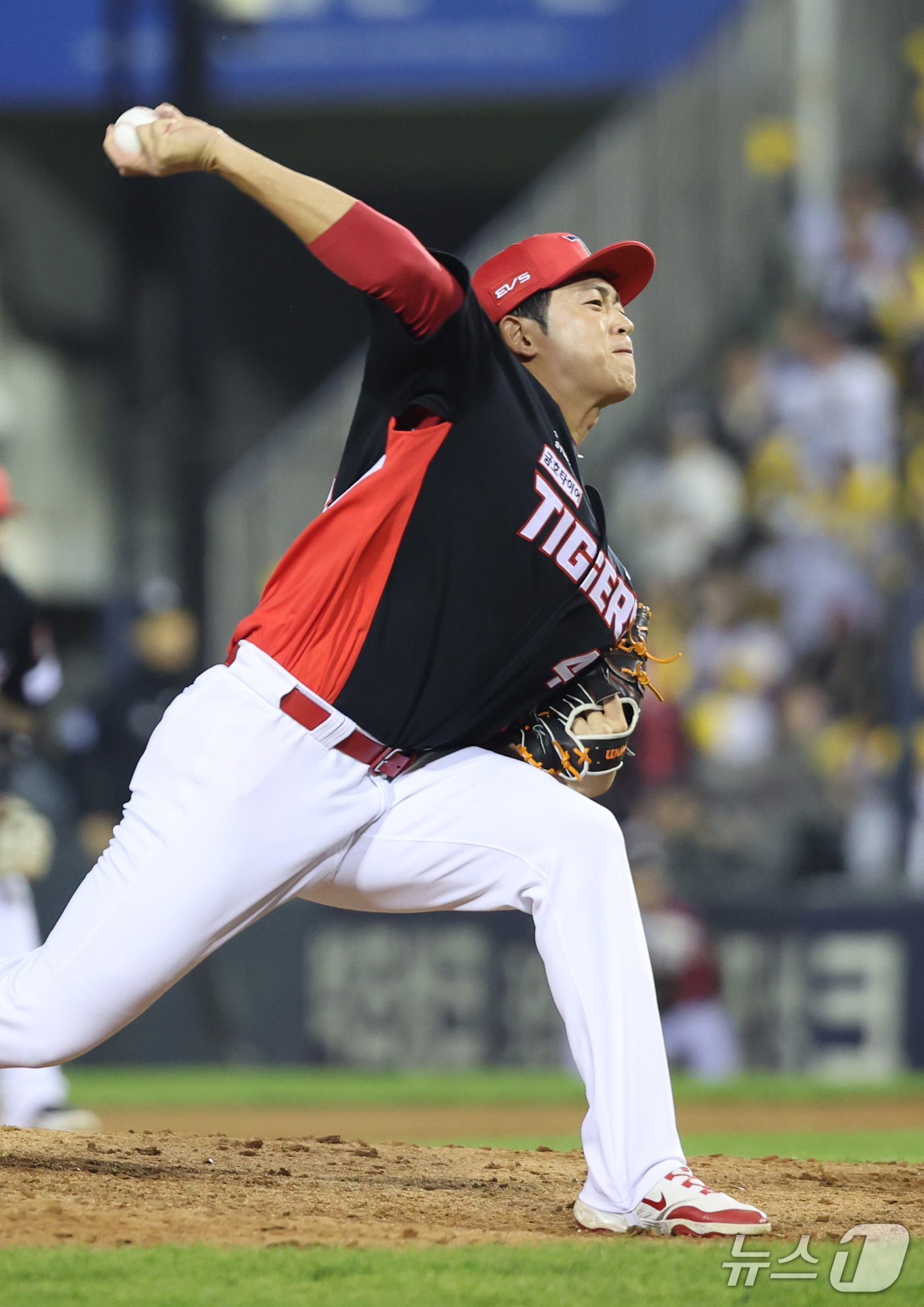 (서울=뉴스1) 박지혜 기자 = 20일 오후 서울 잠실야구장에서 열린 프로야구 2026 신한 SOL KBO 포스트시즌 준플레이오프 3차전 KIA 타이거즈와 LG 트윈스의 경기, 7 …