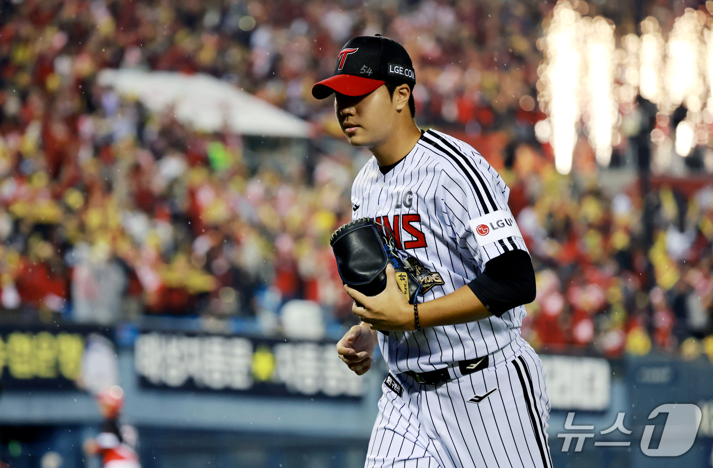 (서울=뉴스1) 이호윤 기자 = 20일 오후 서울 송파구 잠실야구장에서 열린 프로야구 2026 신한 SOL KBO 포스트시즌 준플레이오프 3차전 KIA 타이거즈와 LG 트윈스의 경 …