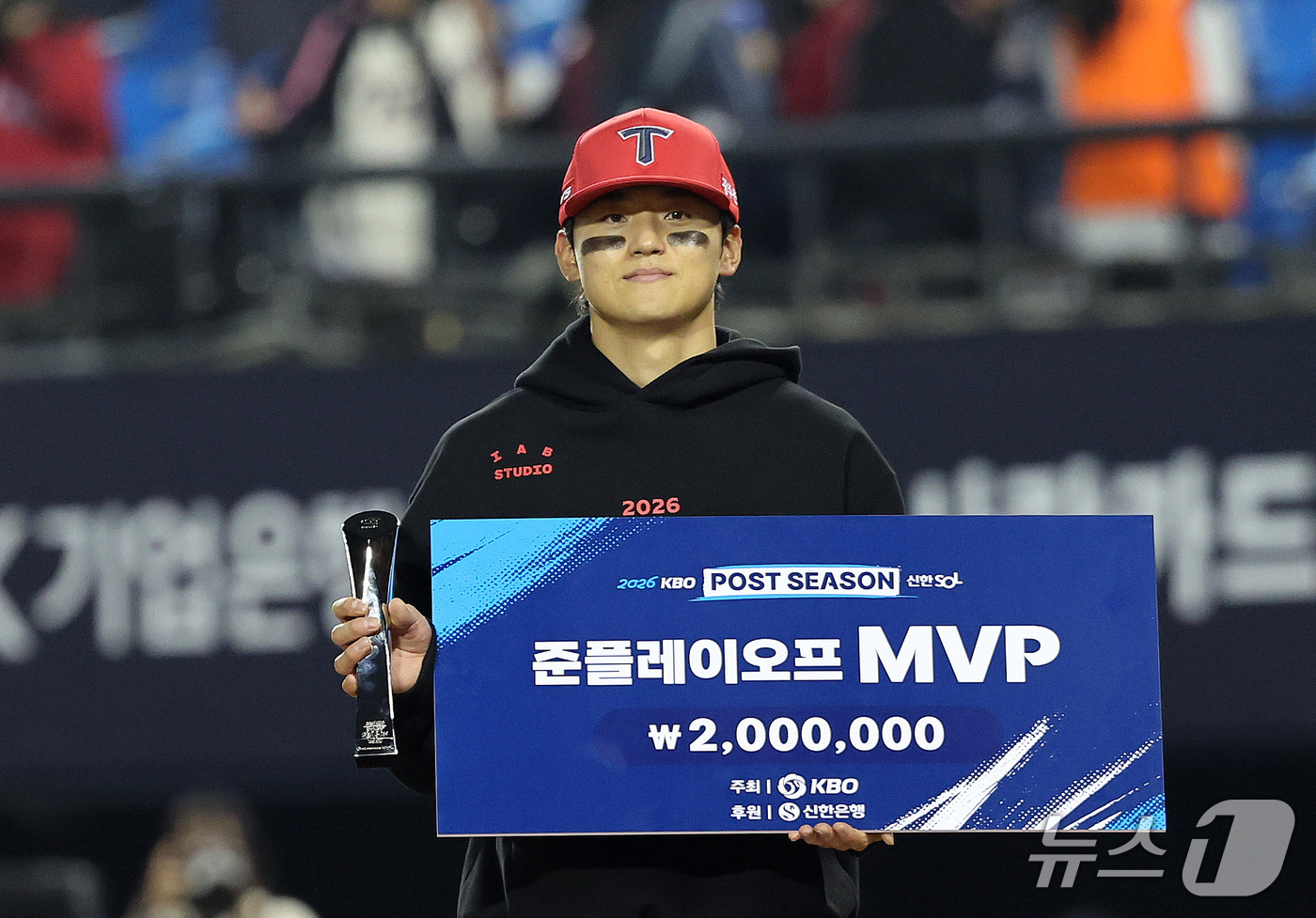 (서울=뉴스1) 박지혜 기자 = 20일 오후 서울 잠실야구장에서 열린 프로야구 2026 신한 SOL KBO 포스트시즌 준플레이오프 3차전 KIA 타이거즈와 LG 트윈스의 경기에서 …