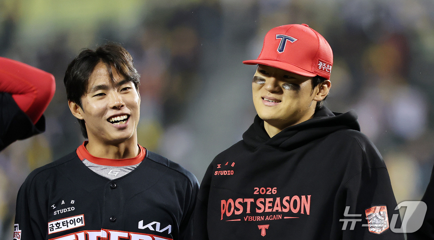 (서울=뉴스1) 박지혜 기자 = 20일 오후 서울 잠실야구장에서 열린 프로야구 2026 신한 SOL KBO 포스트시즌 준플레이오프 3차전 KIA 타이거즈와 LG 트윈스의 경기에서 …