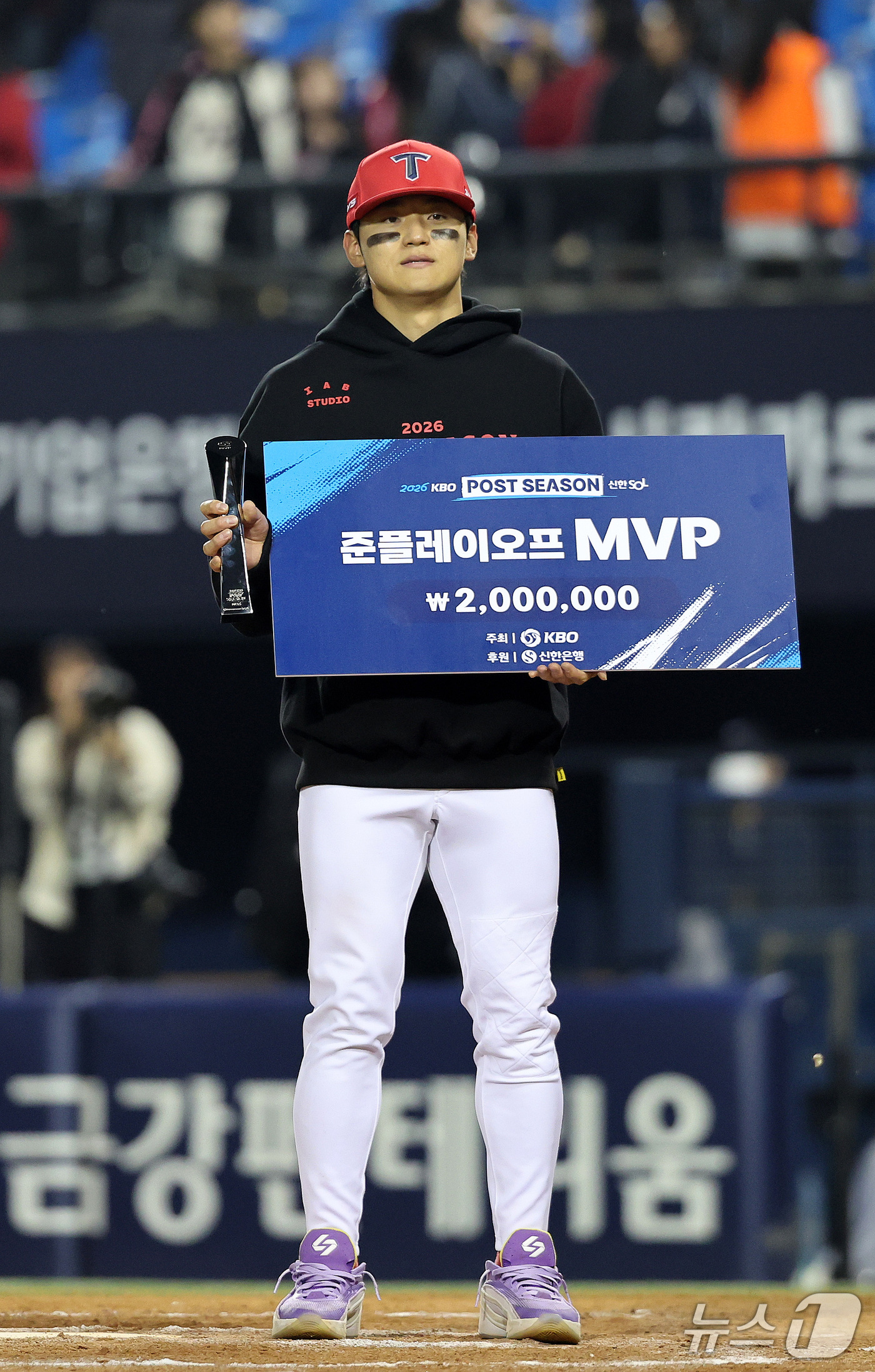 (서울=뉴스1) 박지혜 기자 = 20일 오후 서울 잠실야구장에서 열린 프로야구 2026 신한 SOL KBO 포스트시즌 준플레이오프 3차전 KIA 타이거즈와 LG 트윈스의 경기에서 …