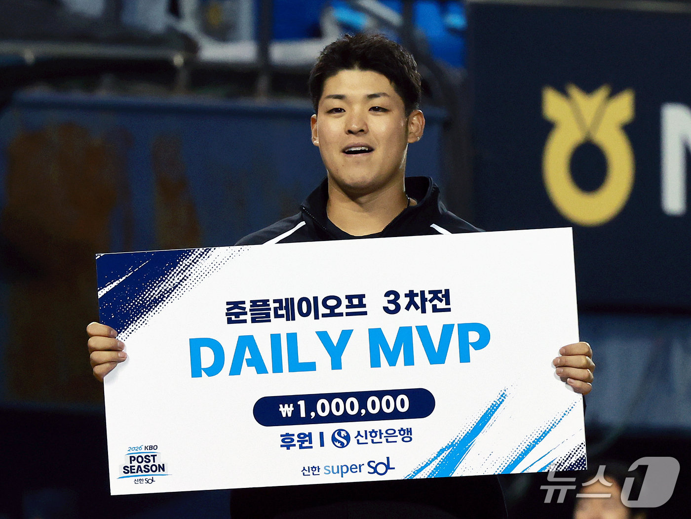 (서울=뉴스1) 이호윤 기자 = 20일 오후 서울 잠실야구장에서 열린 프로야구 2026 신한 SOL KBO 포스트시즌 준플레이오프 3차전 KIA 타이거즈와 LG 트윈스의 경기에서 …