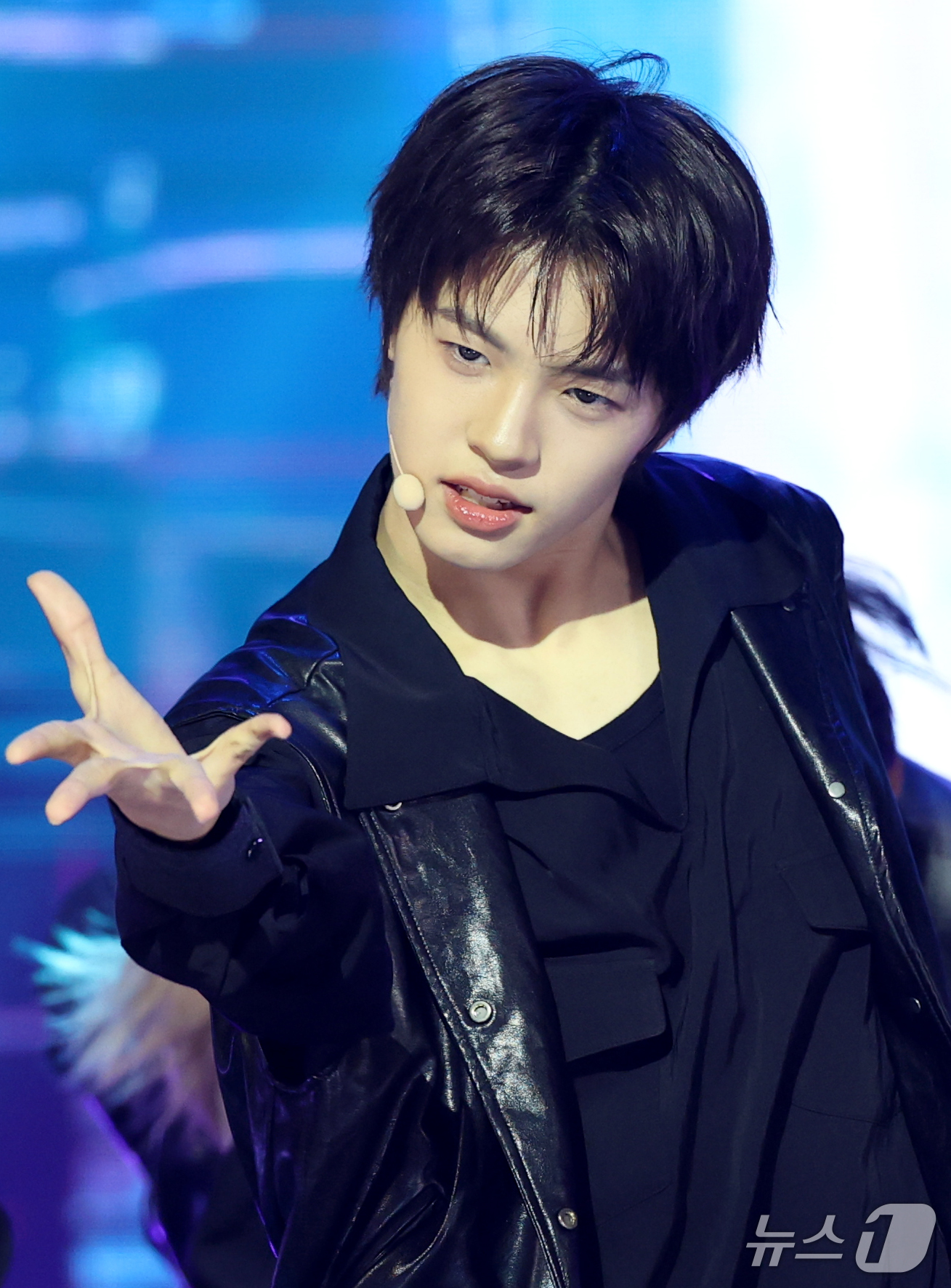 (서울=뉴스1) 권현진 기자 = A20 SOUL(에이투오 소울) 테오가 20일 오후 서울 마포구 상암 SBS프리즘타워에서 열린 SBS Life 음악 방송 ‘더 쇼(THE SHOW) …