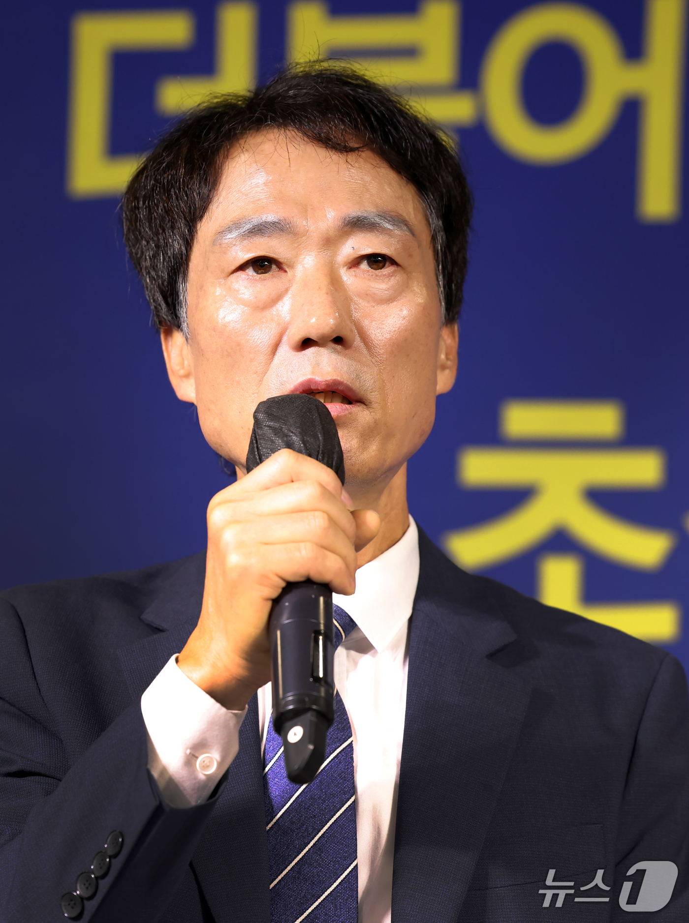 (대구=뉴스1) 공정식 기자 = 박형룡 더불어민주당 대구시당위원장이 21일 대구 남구 이천동 대구아트파크에서 열린 아시아포럼21 초청 토론회에서 모두 발언을 하고 있다. 2026. …