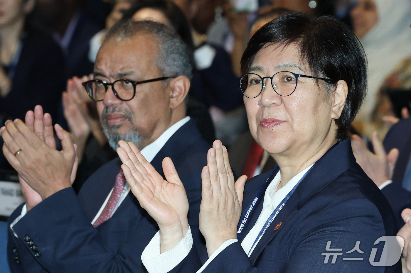 (서울=뉴스1) 안은나 기자 = 정은경 보건복지부 장관과 테드로스 아드하놈 게브레예수스 세계보건기구(WHO) 사무총장이 21일 서울 강서구 코엑스 마곡에서 열린 2026 세계 바이 …